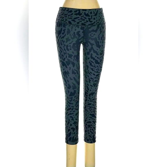 lululemon athletica Pants - Lululemon Athletica Black and Gray Leggings with Sleek Fit